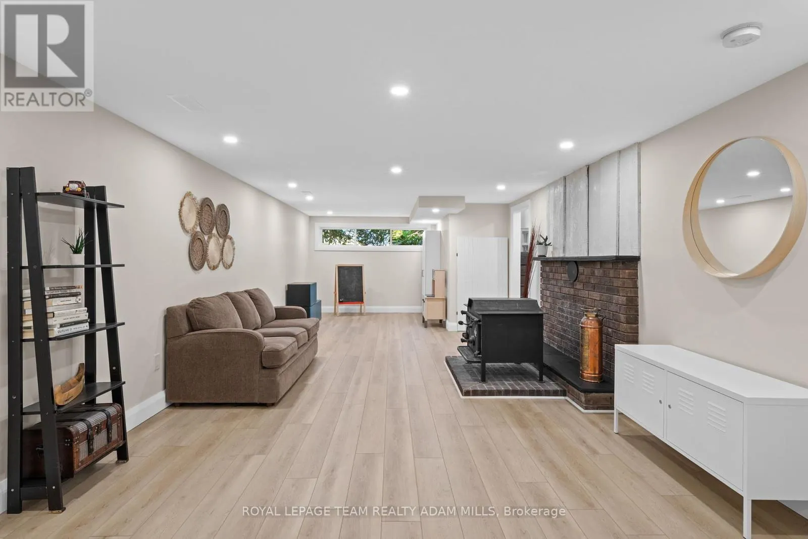 1095 BOUCHER CRESCENT