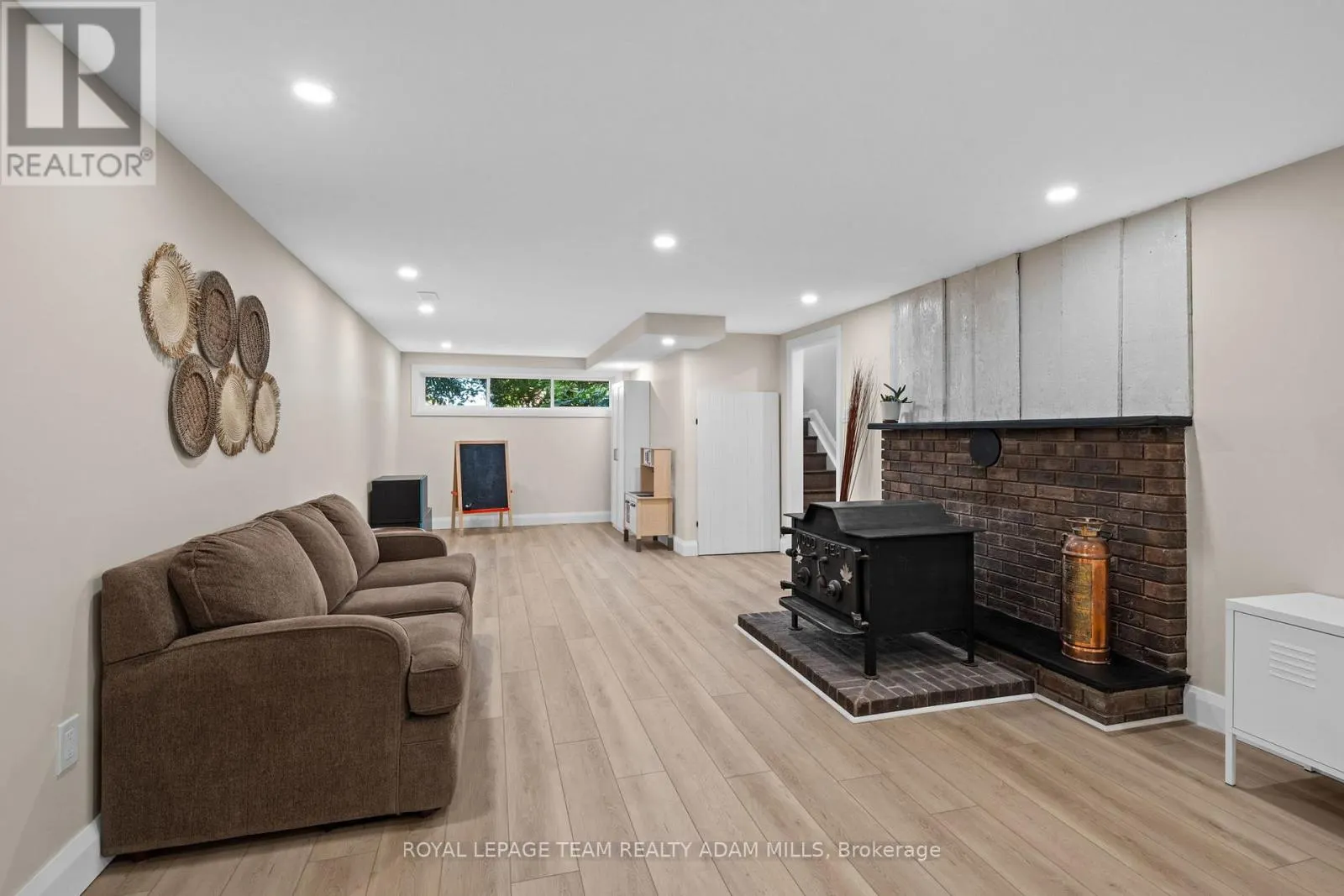 1095 BOUCHER CRESCENT