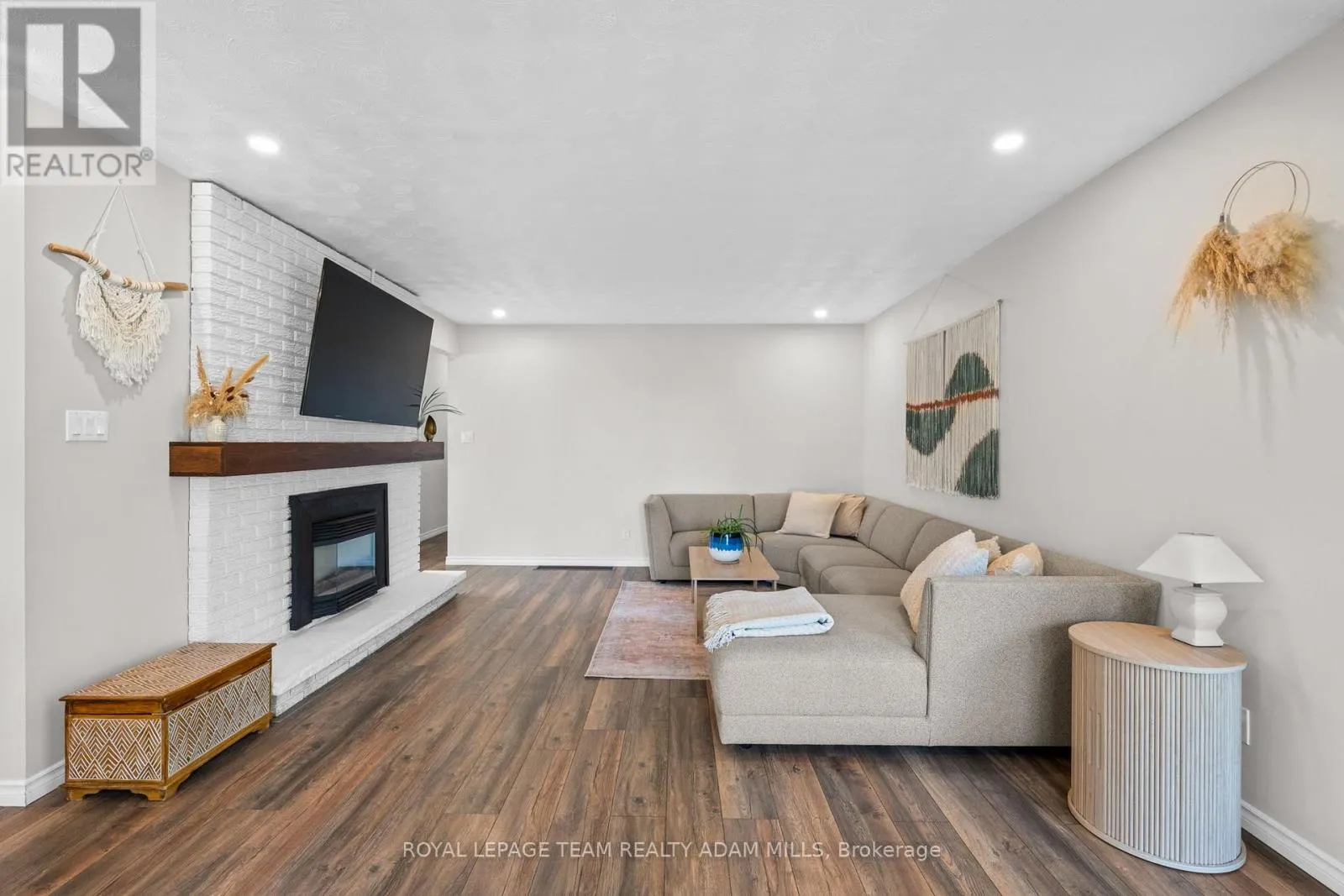 1095 BOUCHER CRESCENT