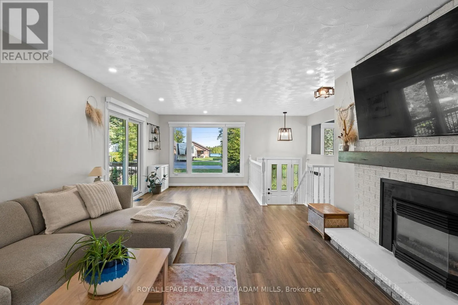 1095 BOUCHER CRESCENT