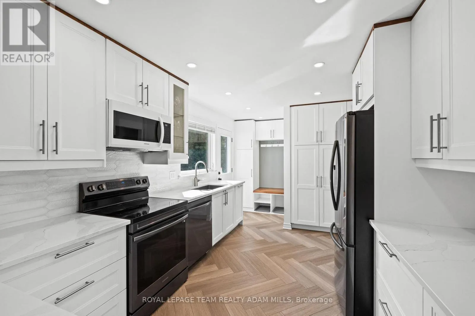 1095 BOUCHER CRESCENT