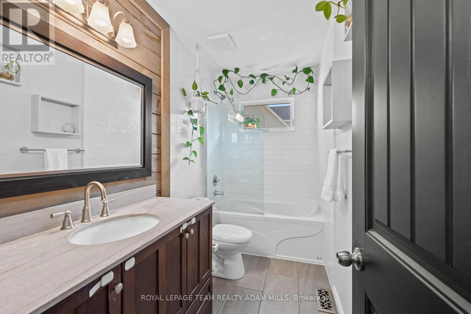 1095 BOUCHER CRESCENT