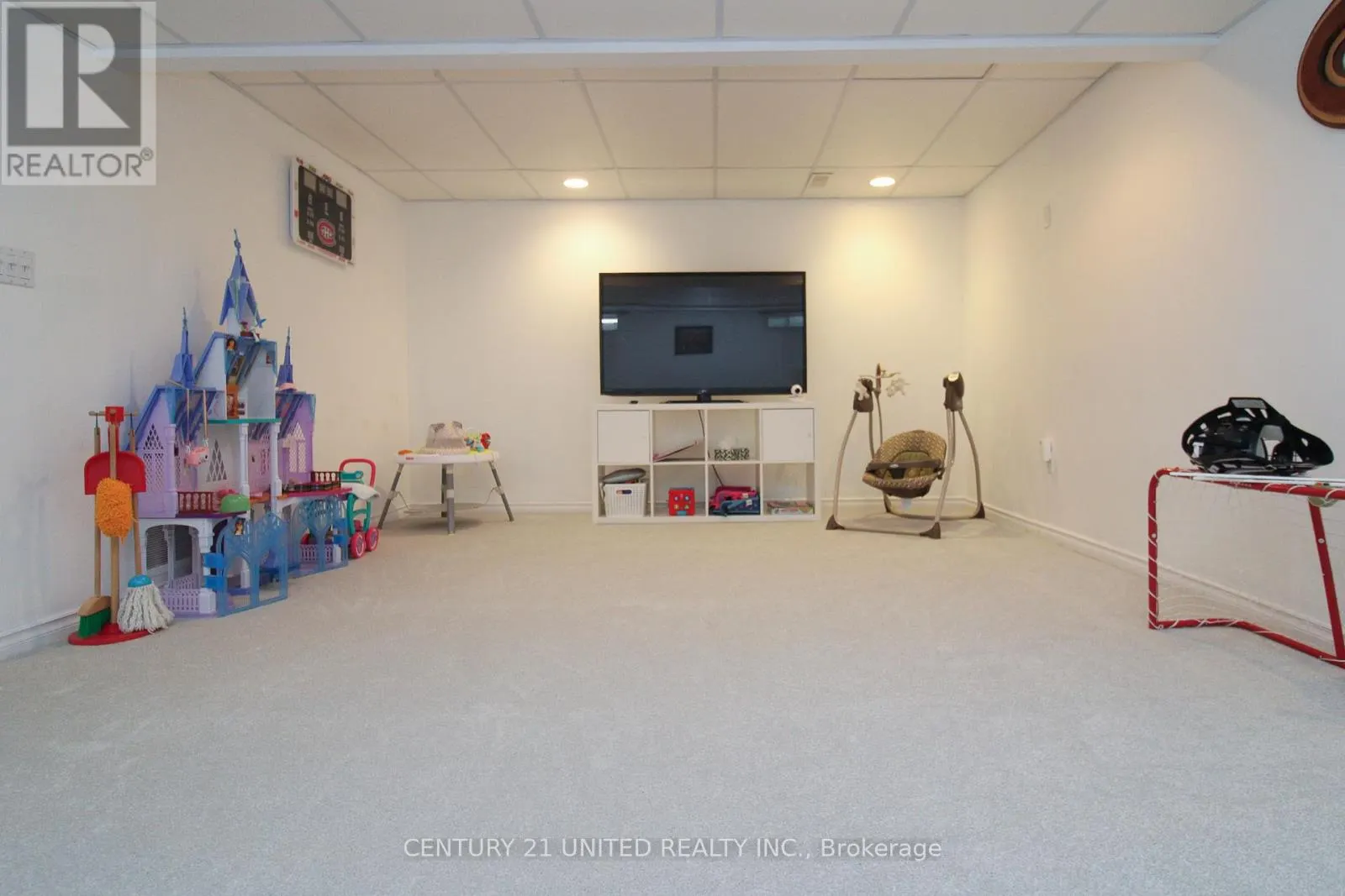 351 SPILLSBURY DRIVE