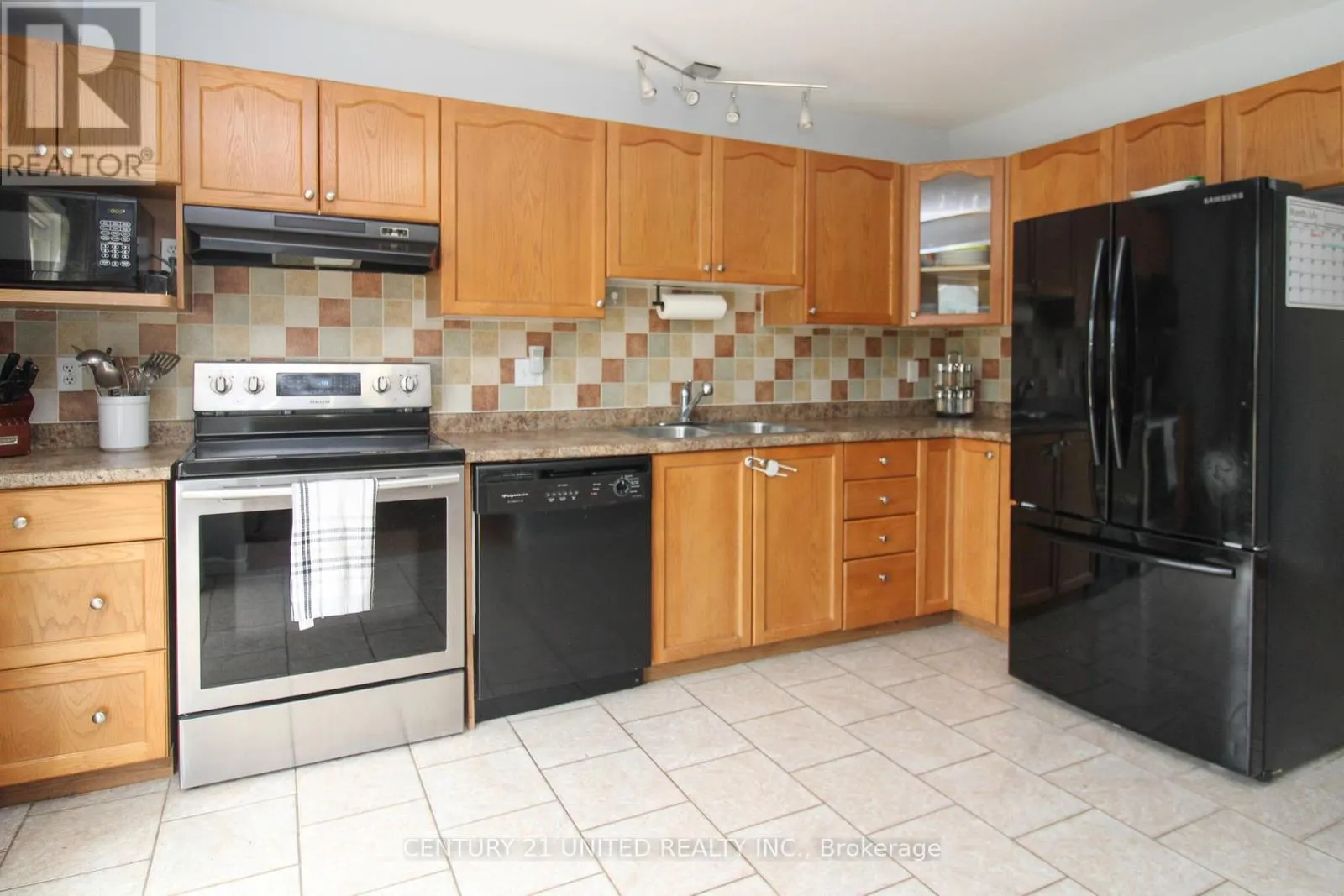 351 SPILLSBURY DRIVE