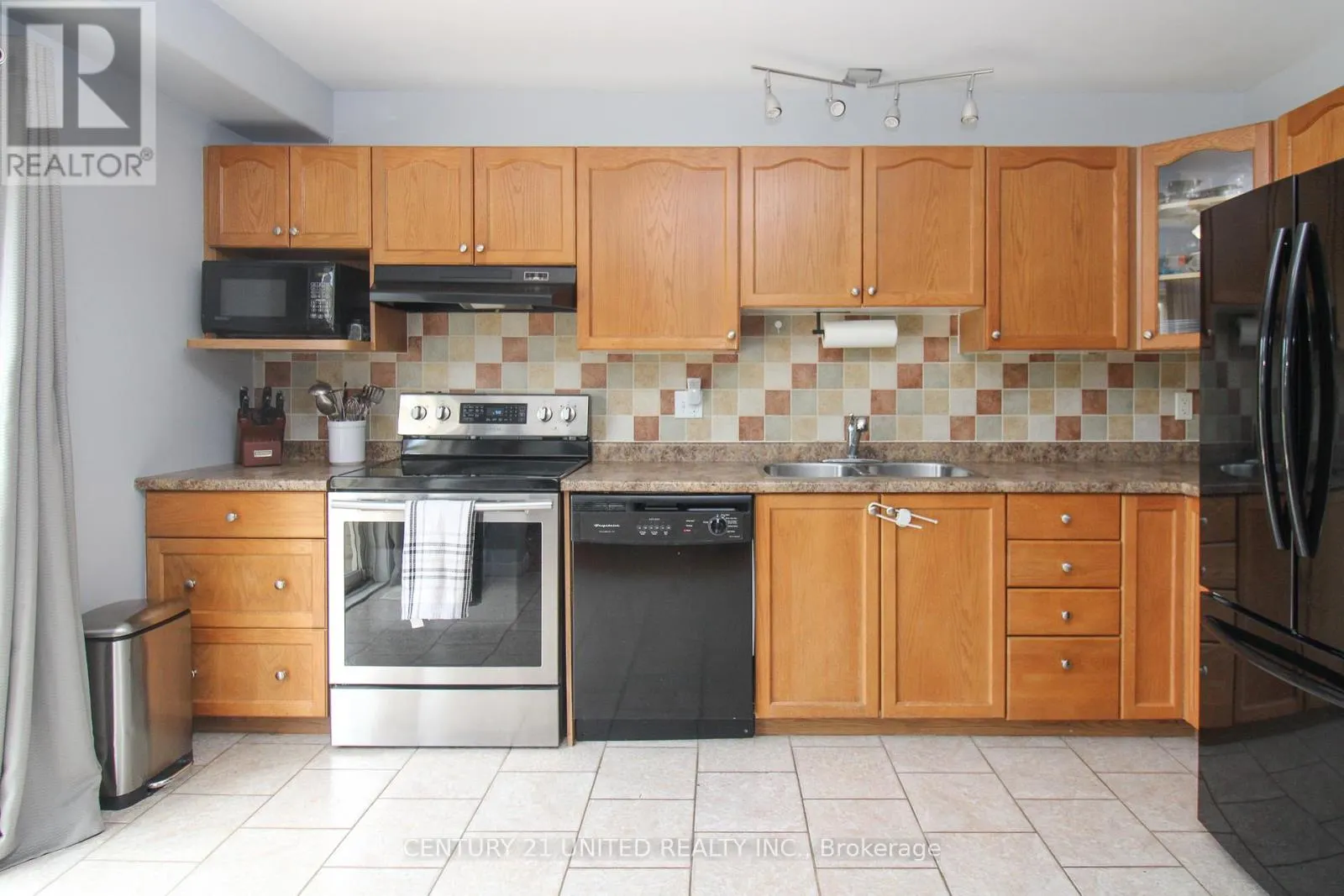351 SPILLSBURY DRIVE