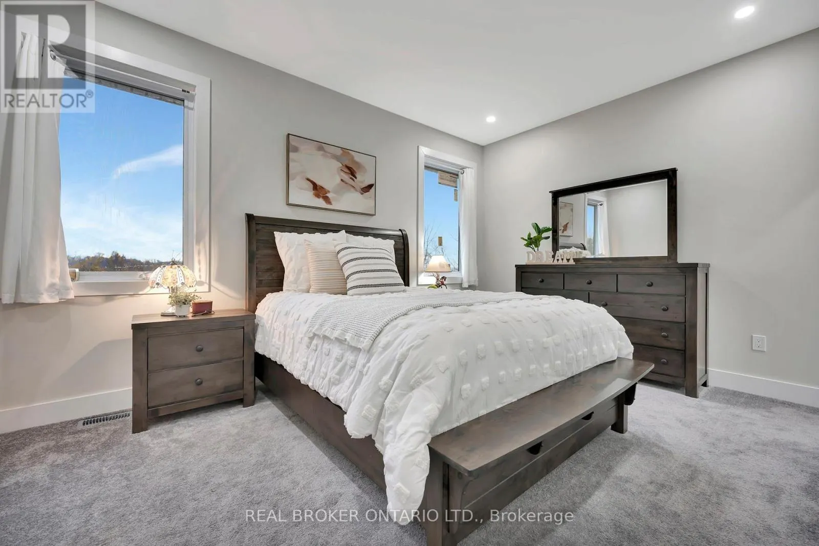 64 QUEEN STREET W