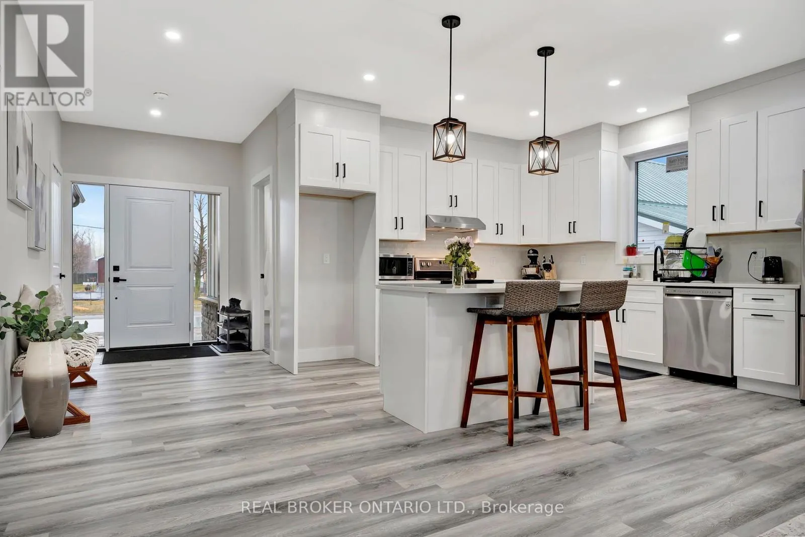64 QUEEN STREET W