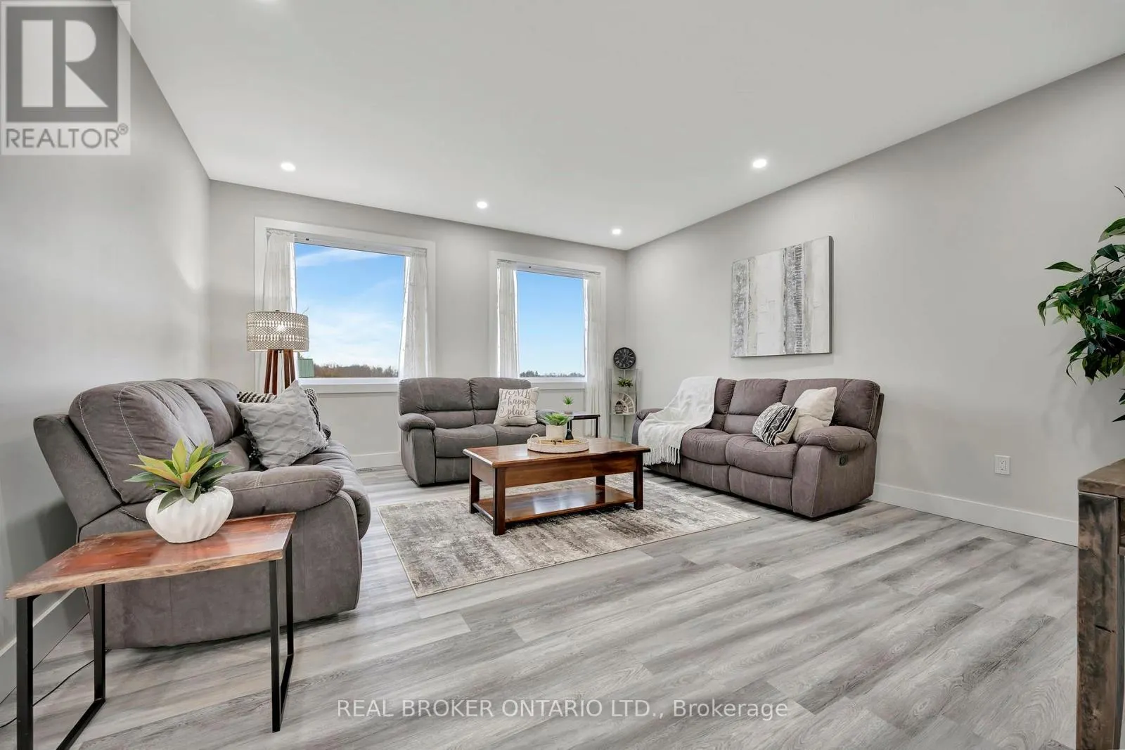 64 QUEEN STREET W