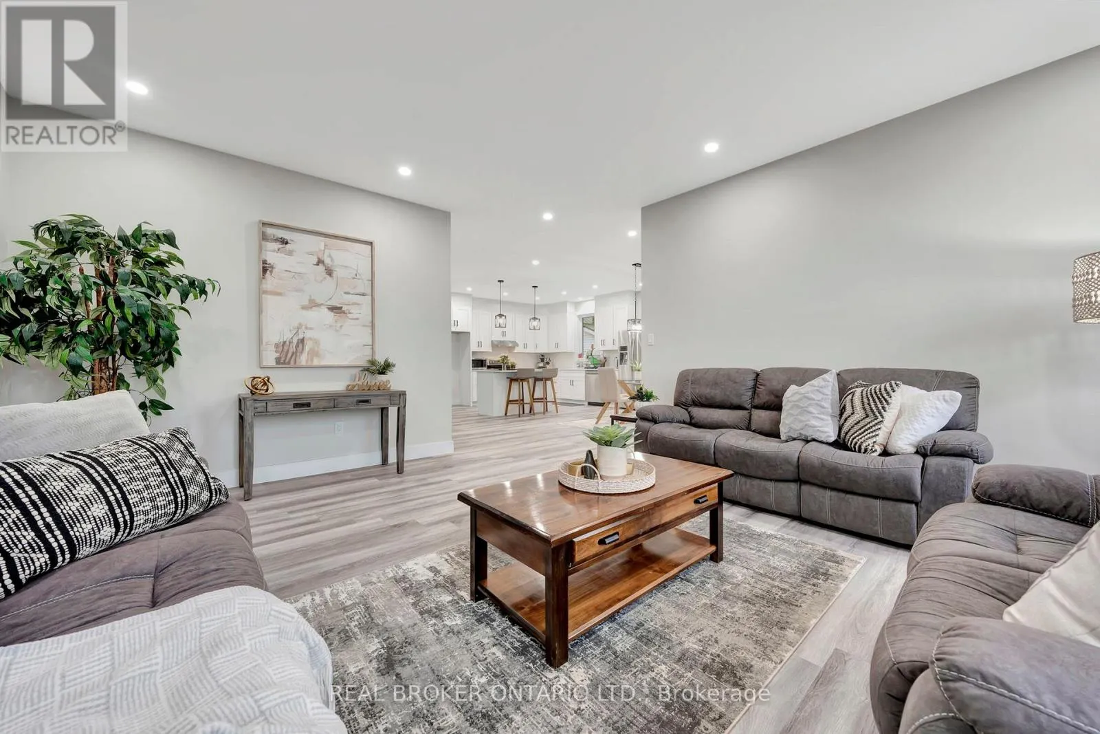64 QUEEN STREET W