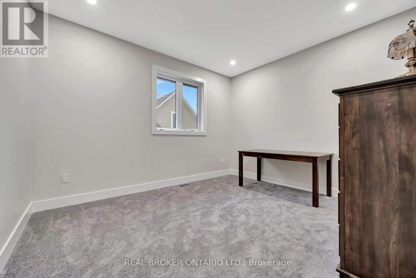 64 QUEEN STREET W