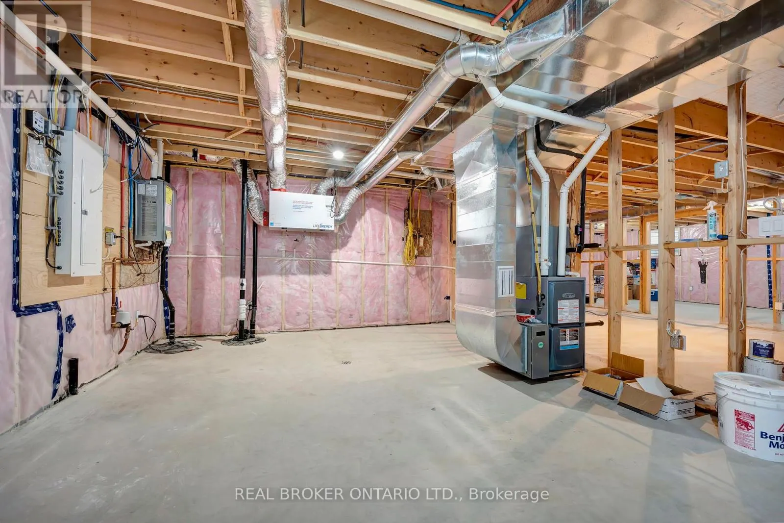 64 QUEEN STREET W