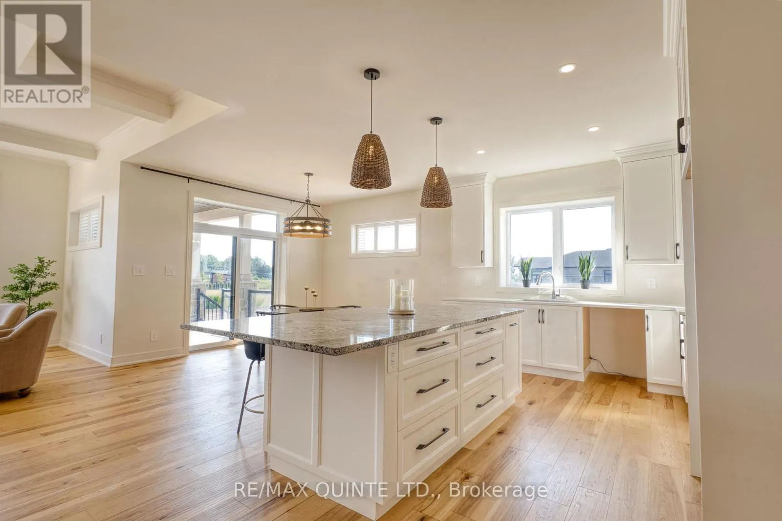 76 NAVIGATION DRIVE