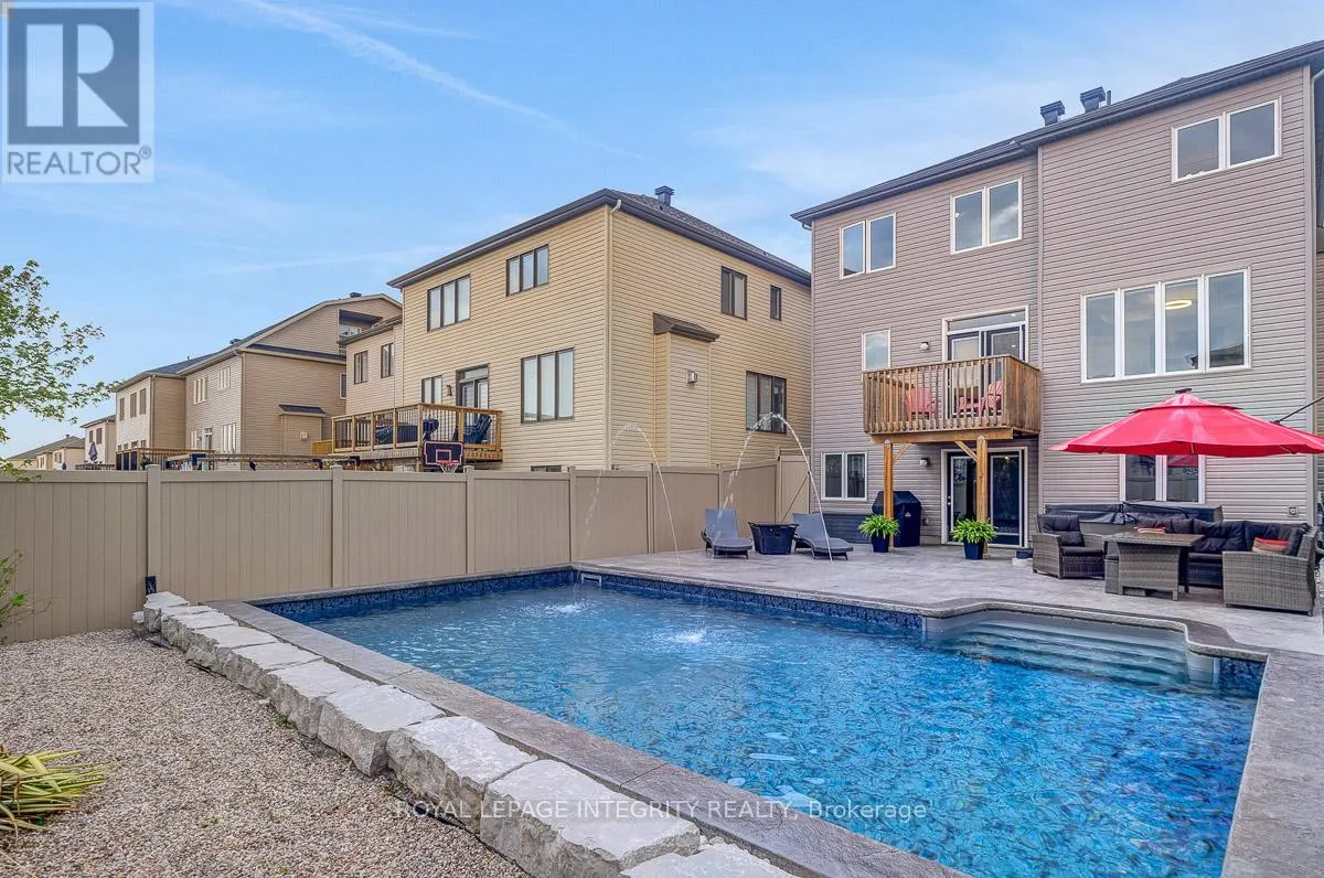 547 PARADE DRIVE