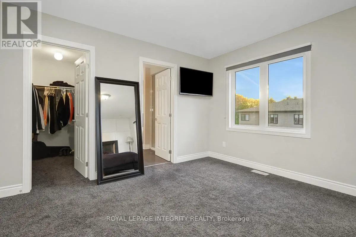 547 PARADE DRIVE