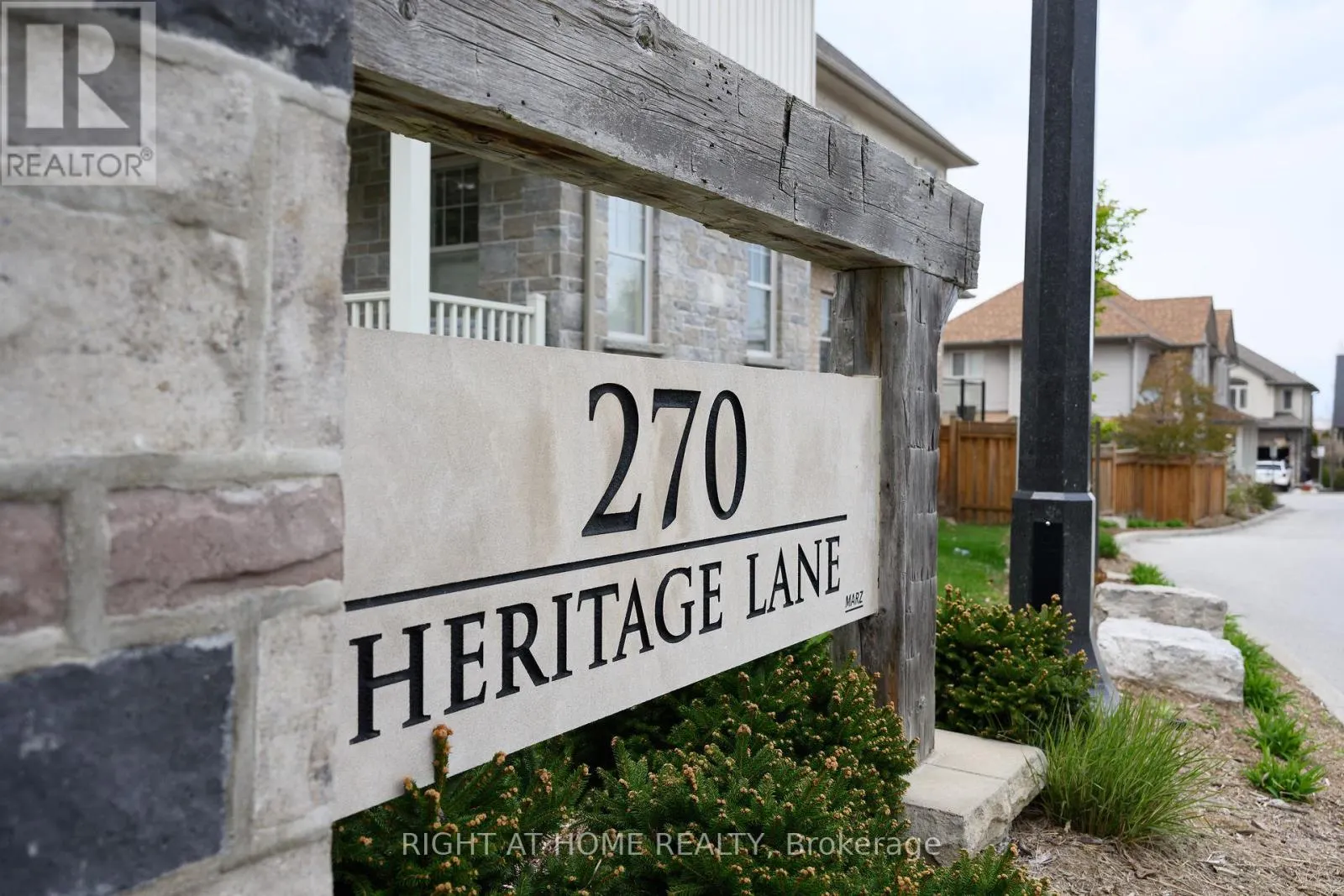 9 - 270 MAIN STREET W