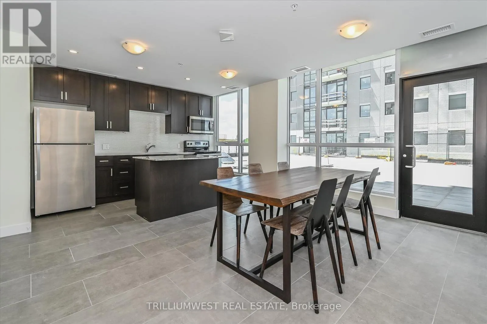 902 - 100 GARMENT STREET