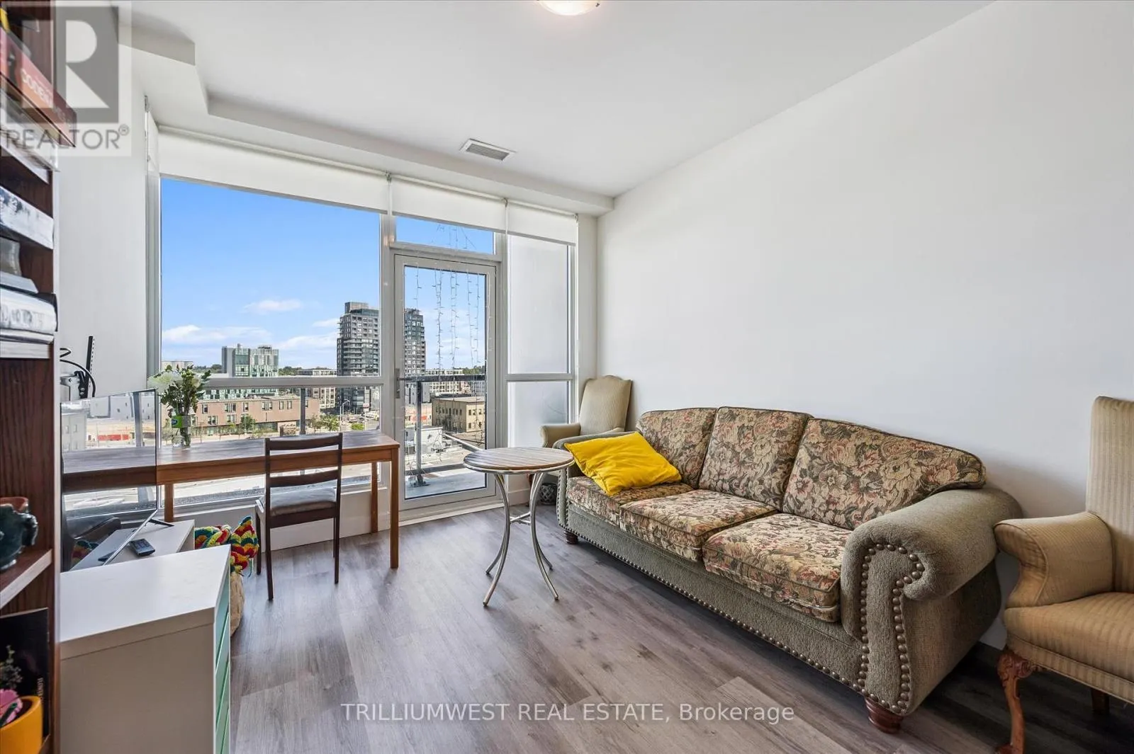 902 - 100 GARMENT STREET