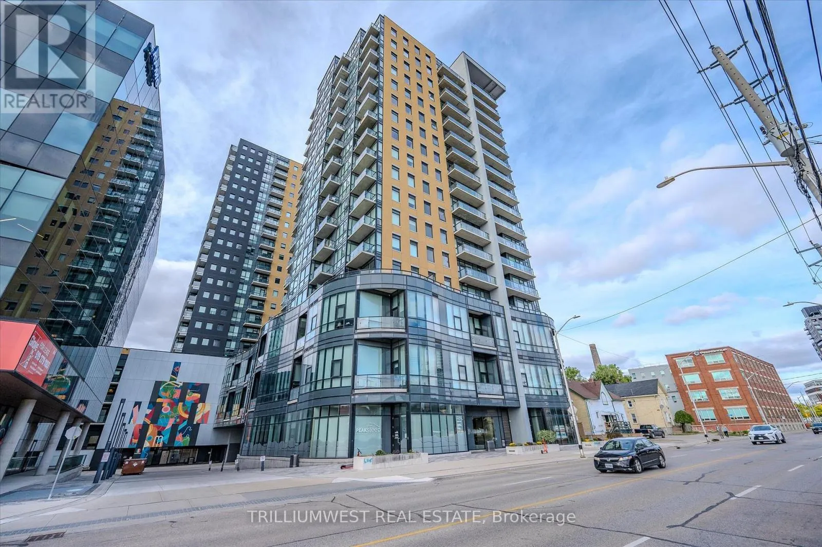 902 - 100 GARMENT STREET