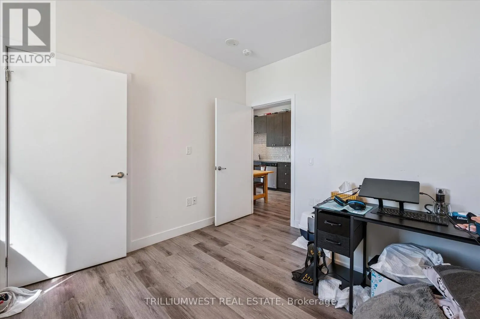 902 - 100 GARMENT STREET