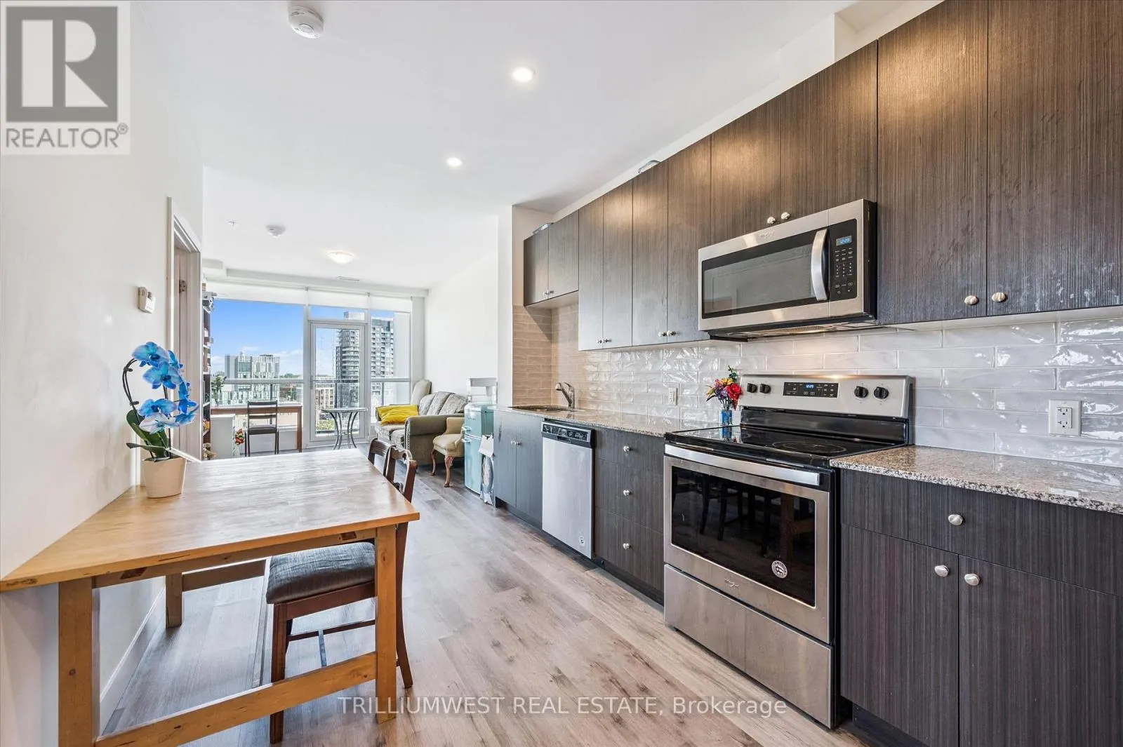 902 - 100 GARMENT STREET