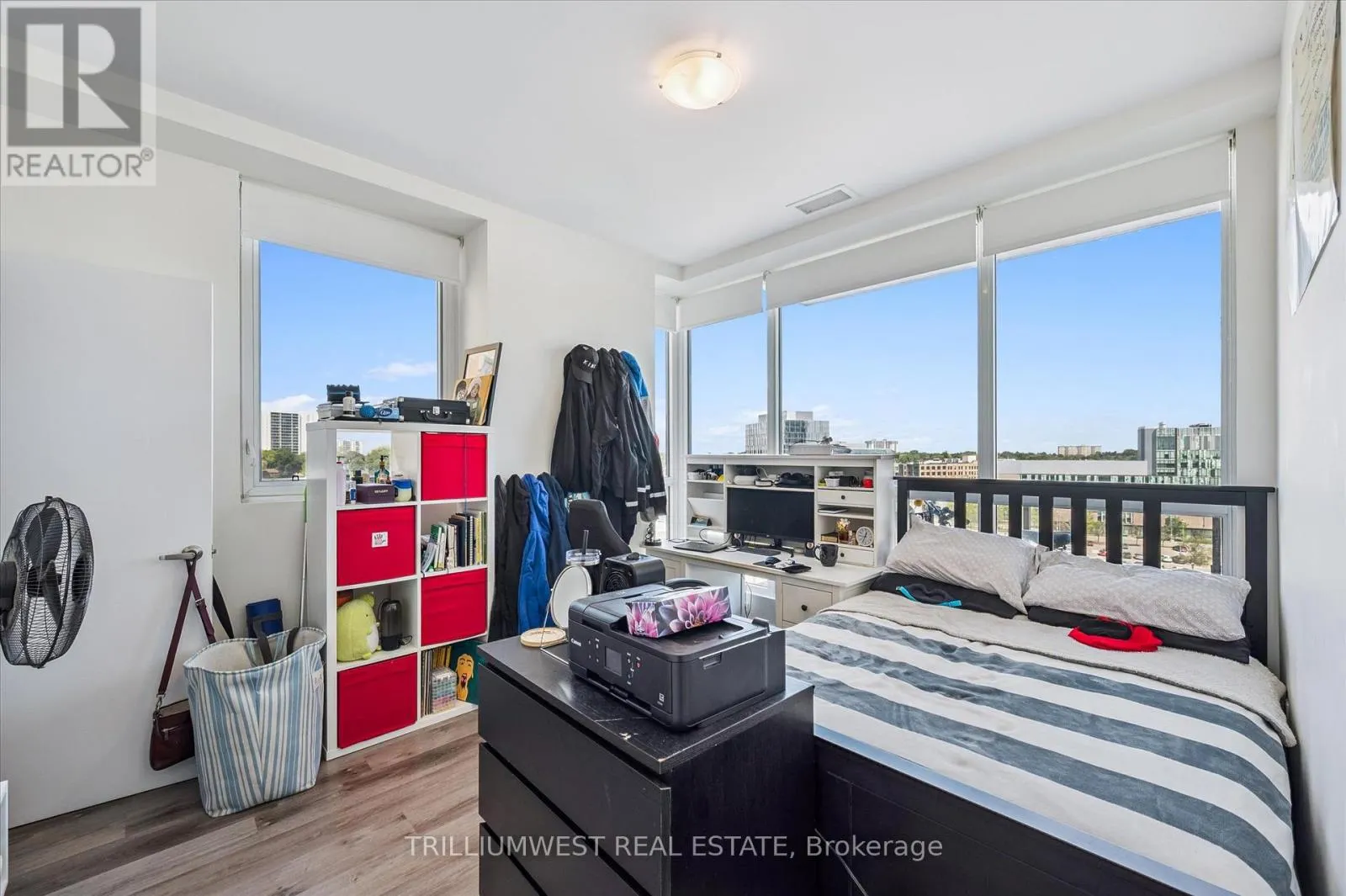 902 - 100 GARMENT STREET