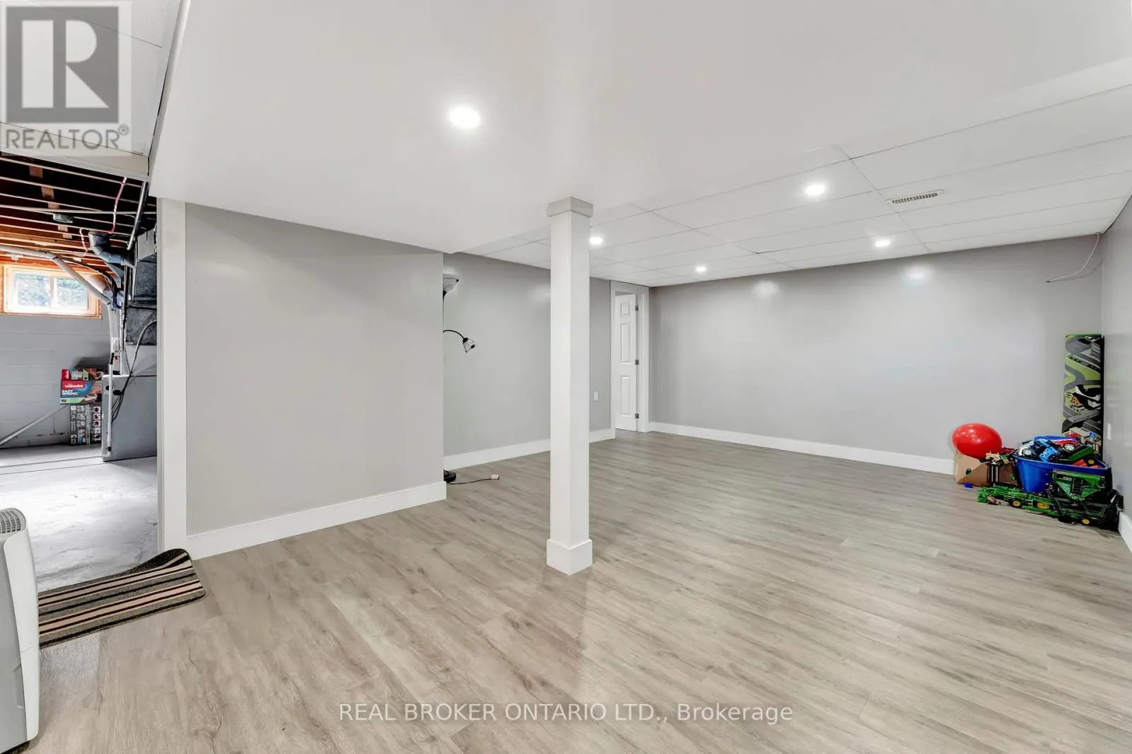 1684 HAZEN ROAD