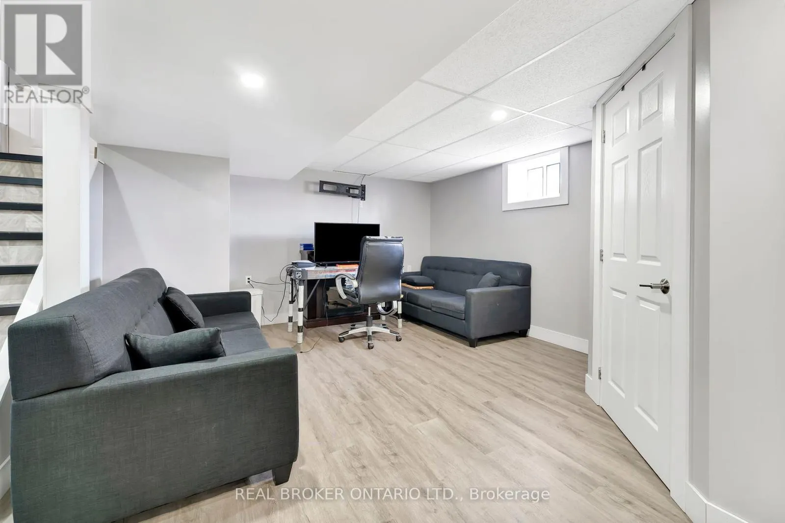 1684 HAZEN ROAD