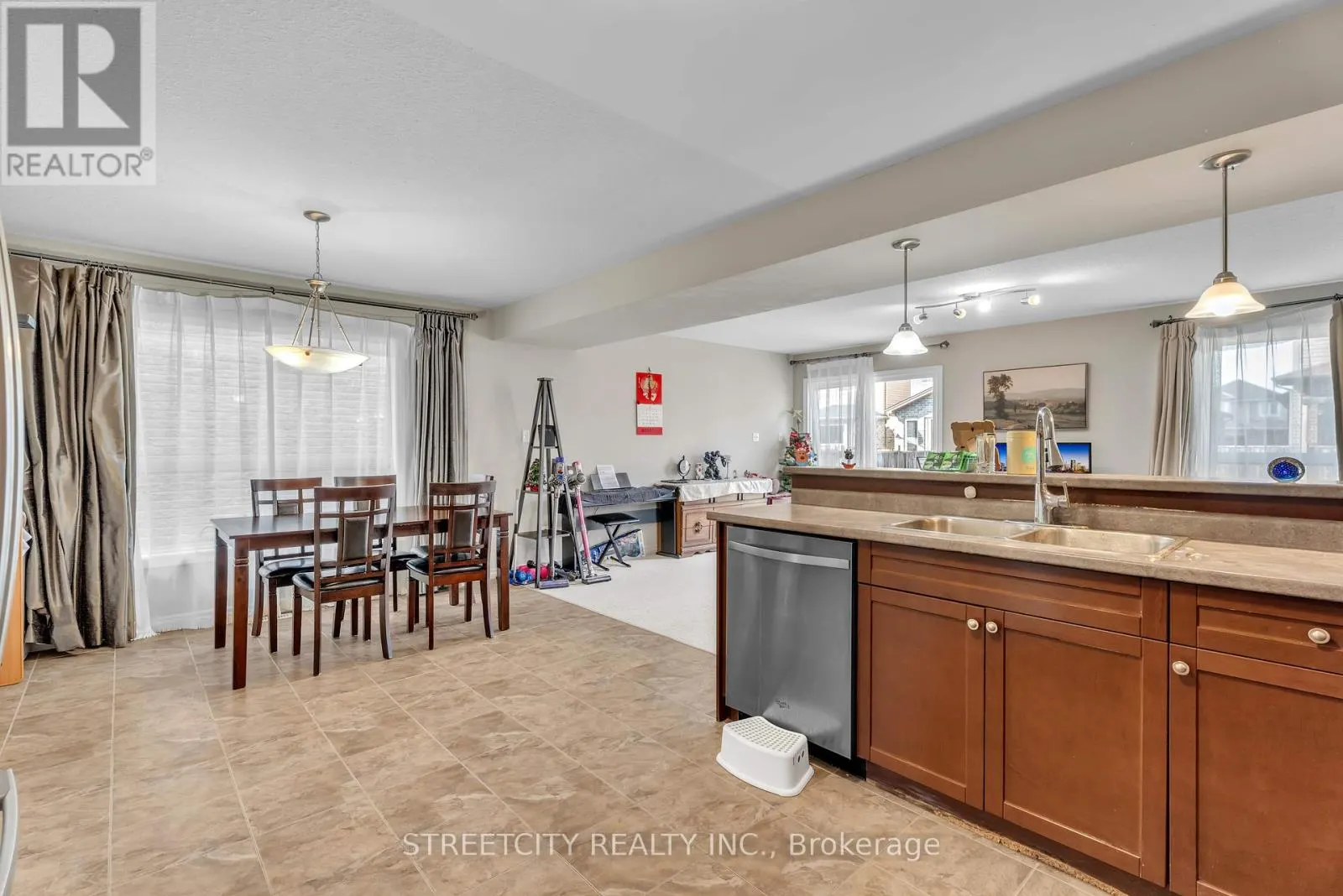 1189 SANDBAR STREET