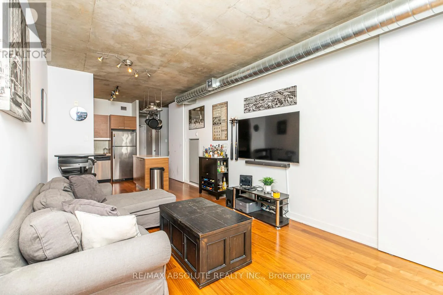 422 - 349 MCLEOD STREET