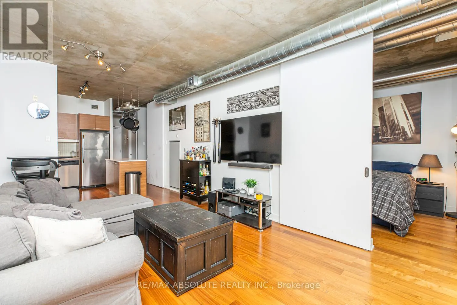 422 - 349 MCLEOD STREET