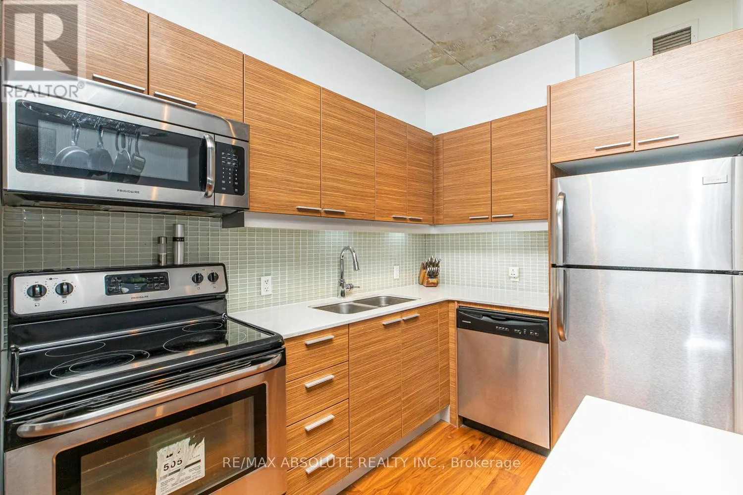 422 - 349 MCLEOD STREET