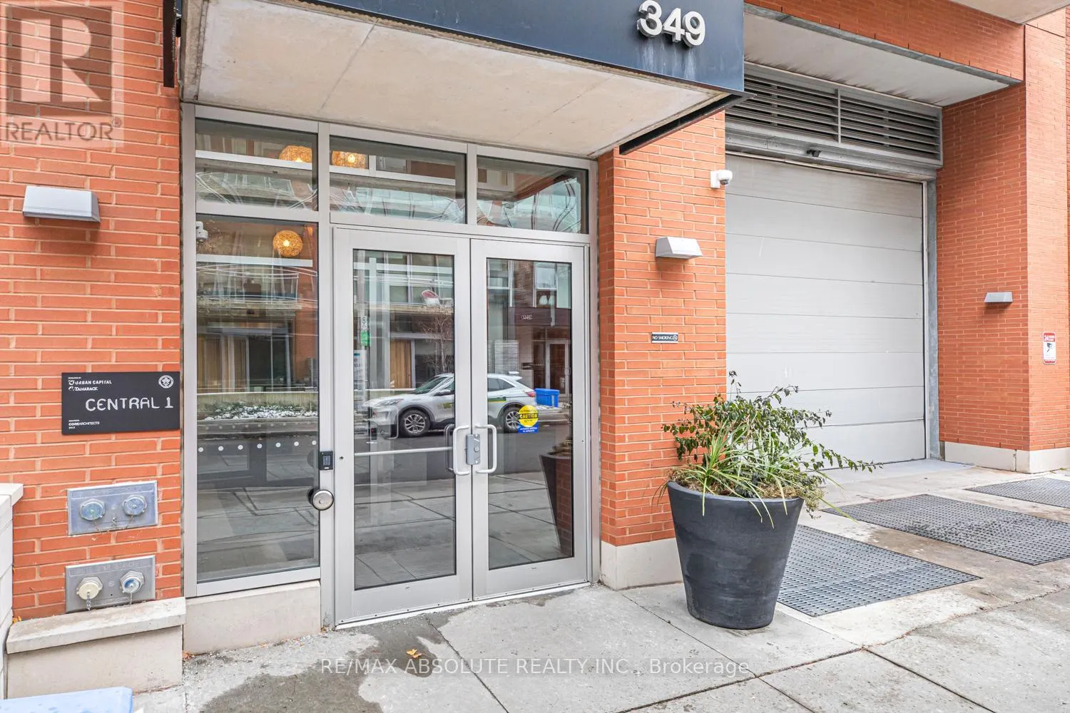 422 - 349 MCLEOD STREET