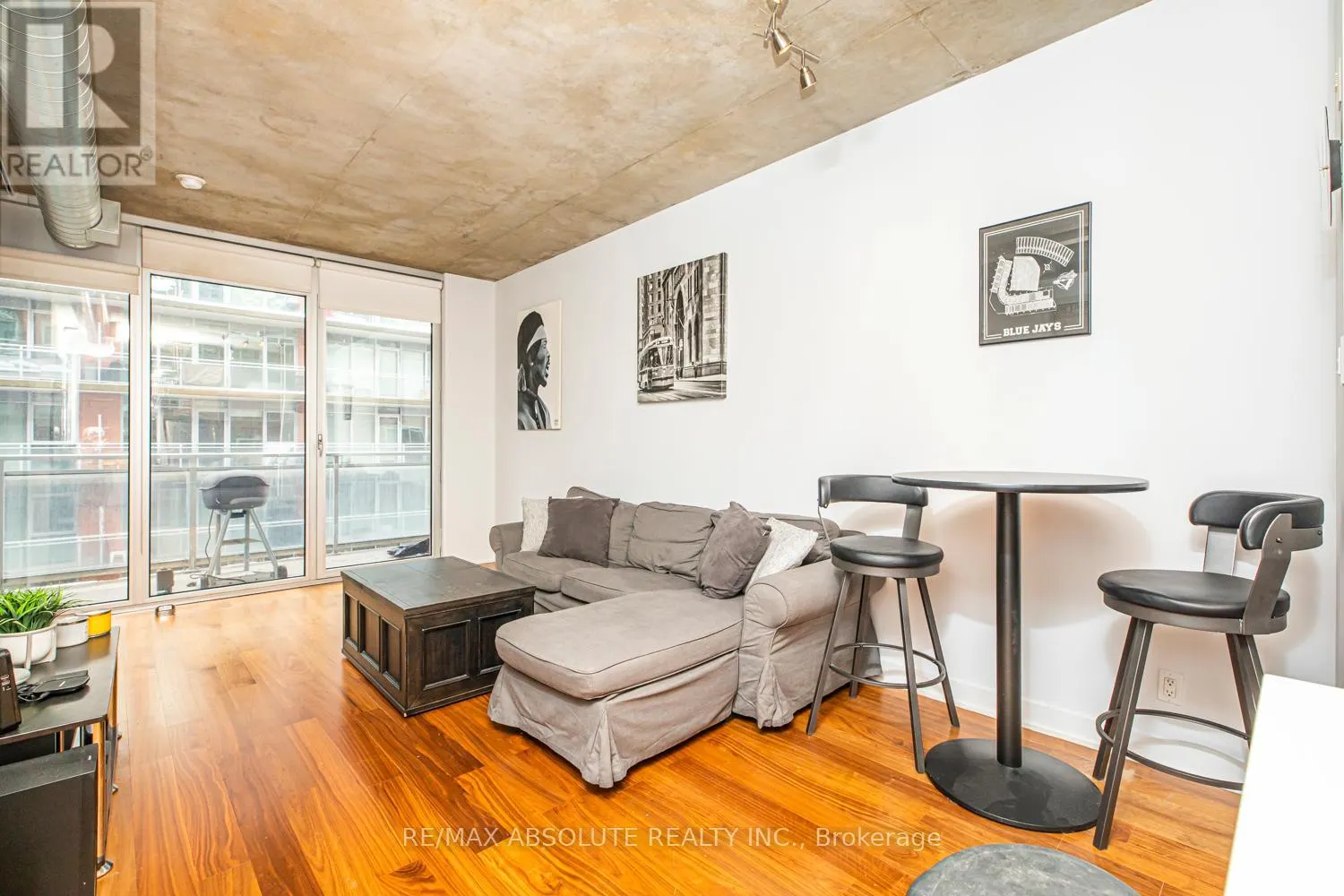 422 - 349 MCLEOD STREET