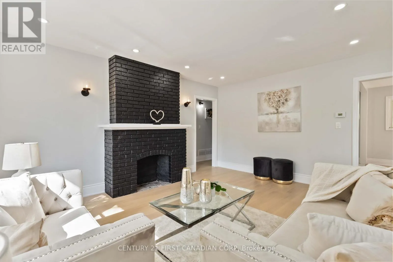 122 WINDSOR CRESCENT