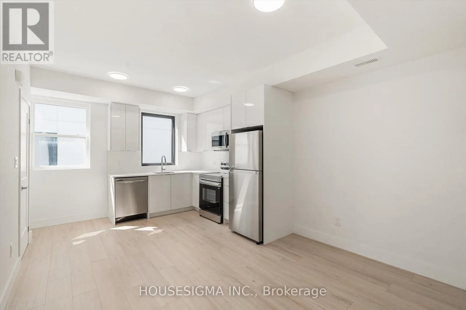 302 - 7277 WILSON CRESCENT