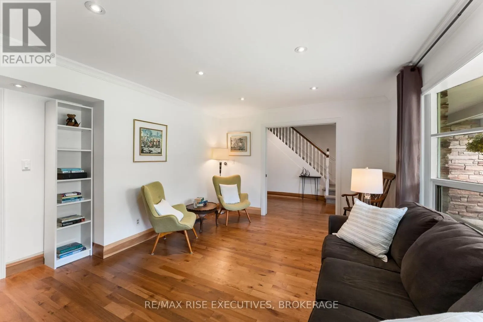 115 FAIRWAY HILL CRESCENT