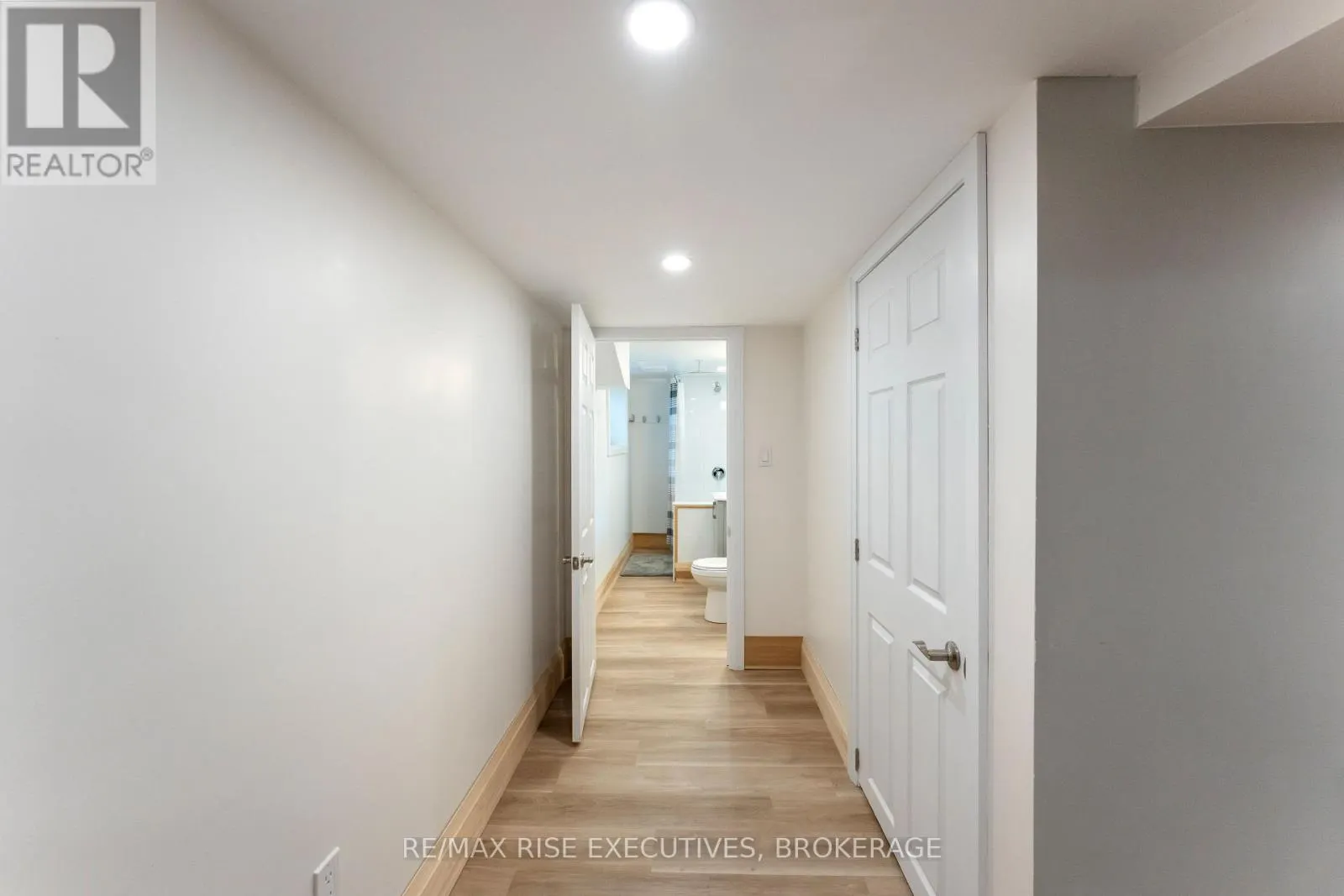 115 FAIRWAY HILL CRESCENT