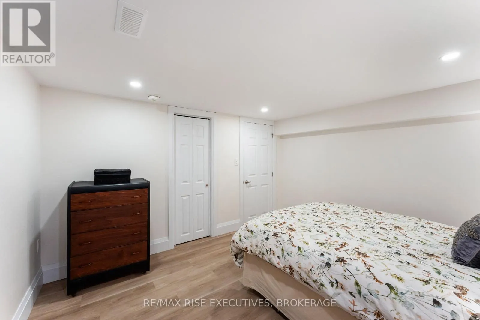 115 FAIRWAY HILL CRESCENT
