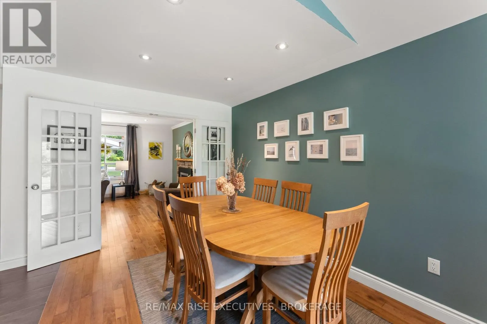 115 FAIRWAY HILL CRESCENT