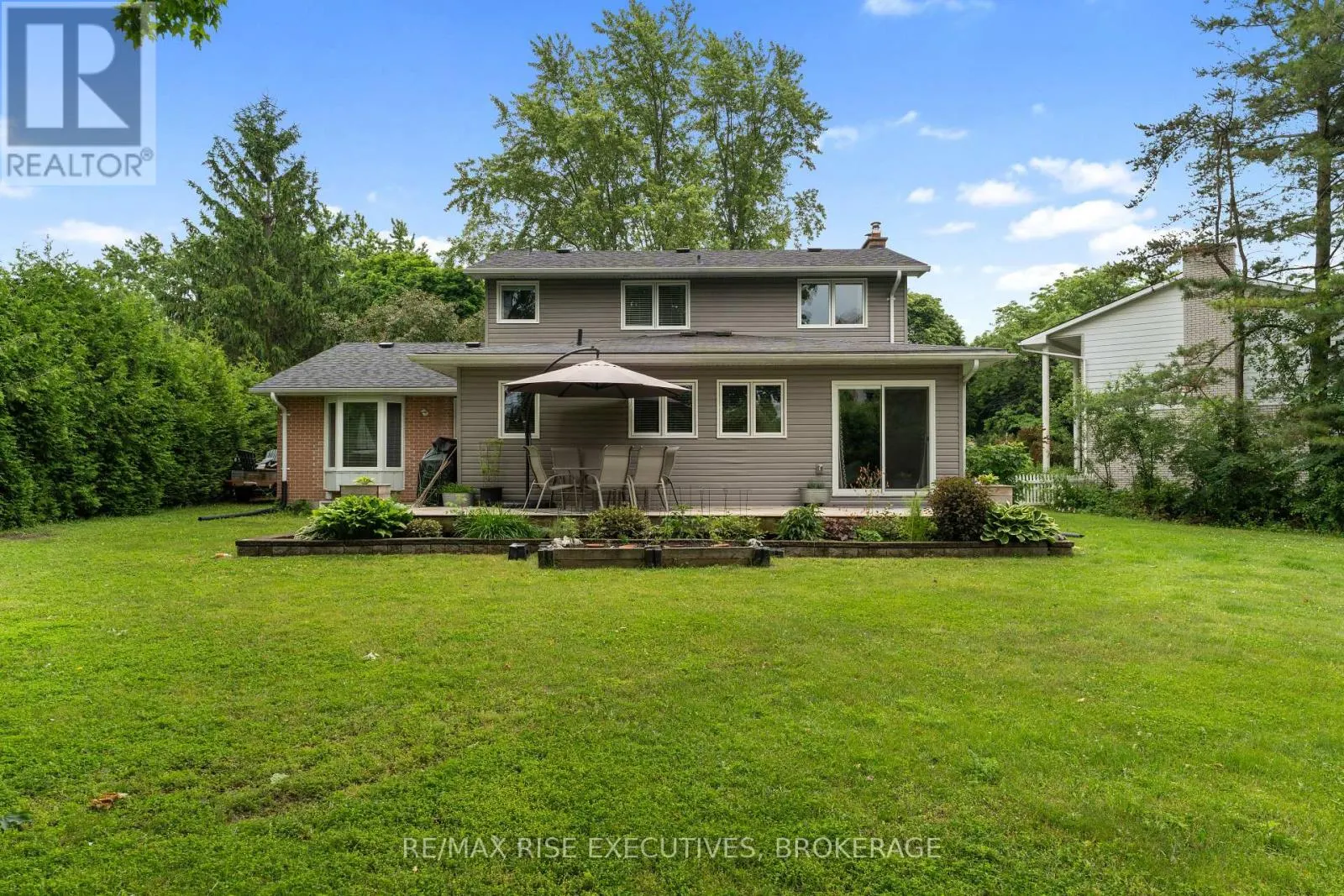 115 FAIRWAY HILL CRESCENT