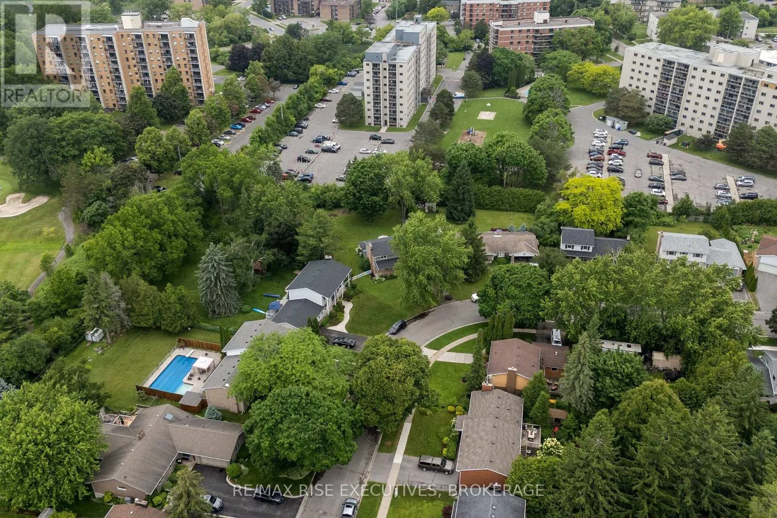 115 FAIRWAY HILL CRESCENT
