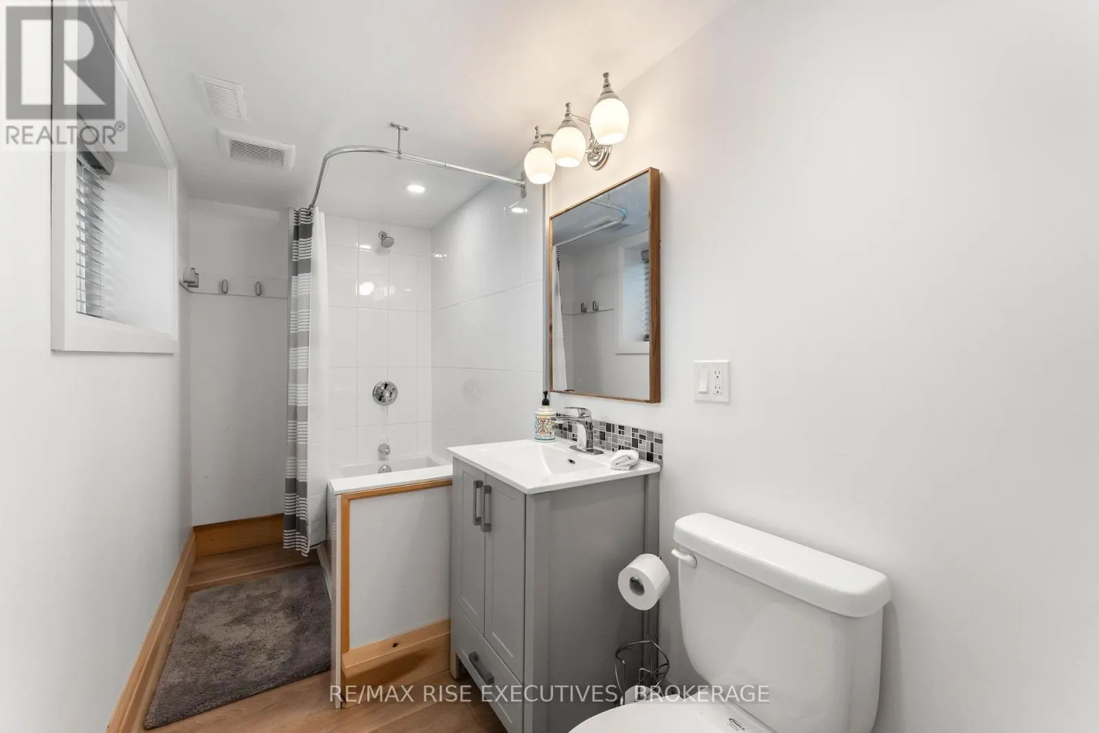 115 FAIRWAY HILL CRESCENT
