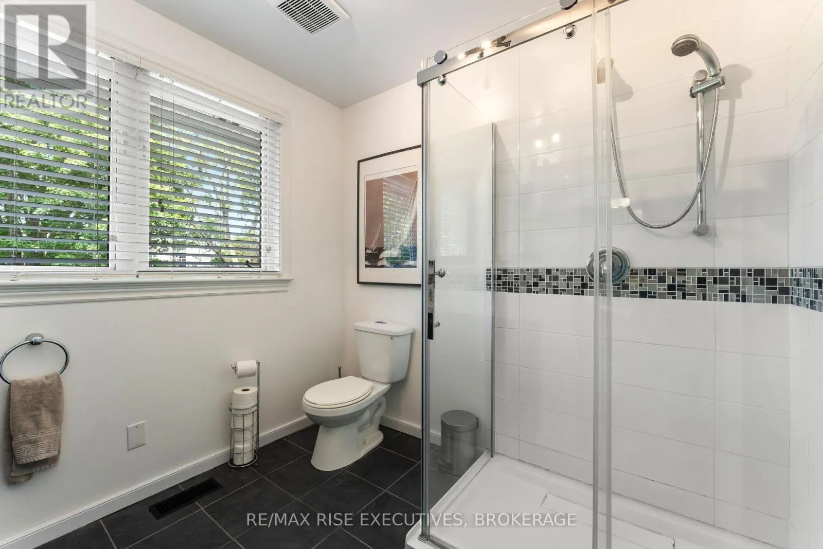 115 FAIRWAY HILL CRESCENT