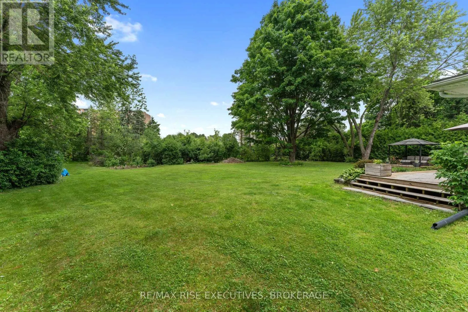 115 FAIRWAY HILL CRESCENT