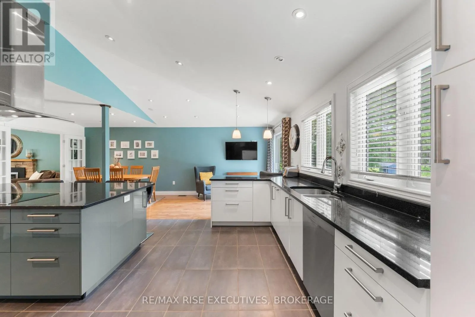 115 FAIRWAY HILL CRESCENT
