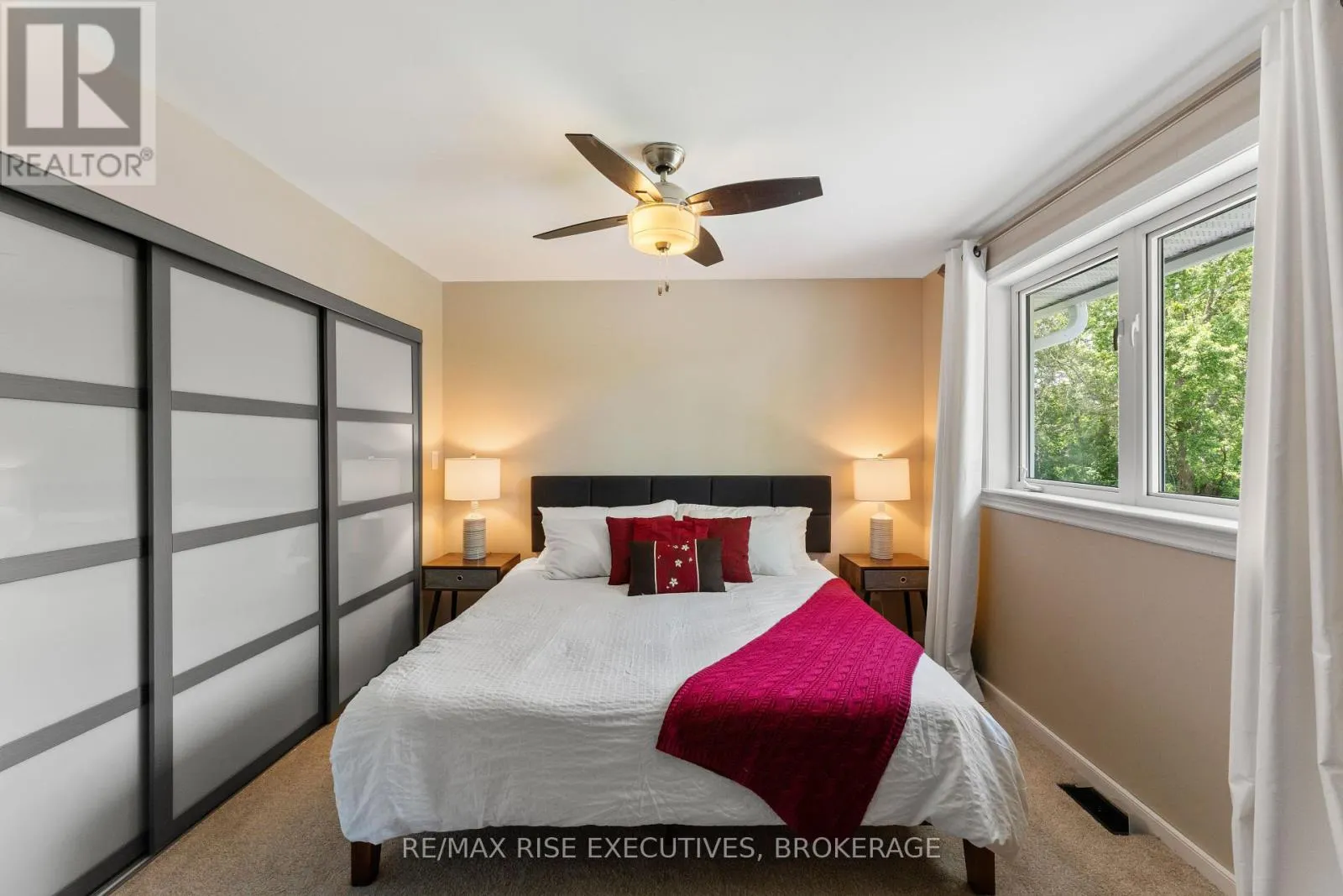 115 FAIRWAY HILL CRESCENT