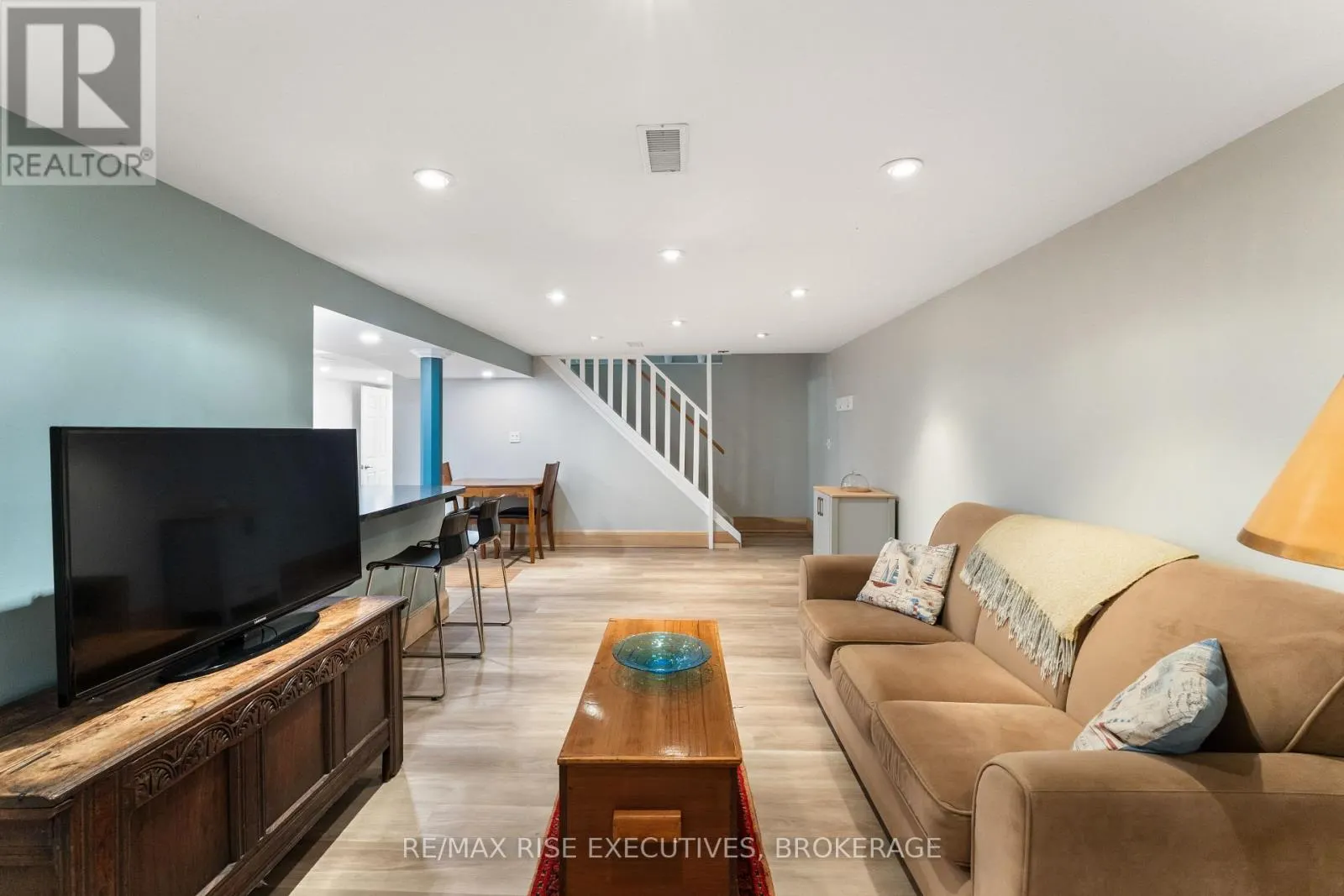 115 FAIRWAY HILL CRESCENT