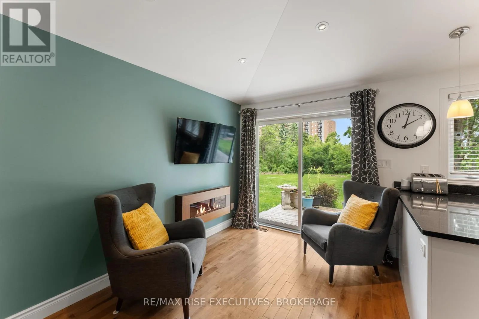 115 FAIRWAY HILL CRESCENT