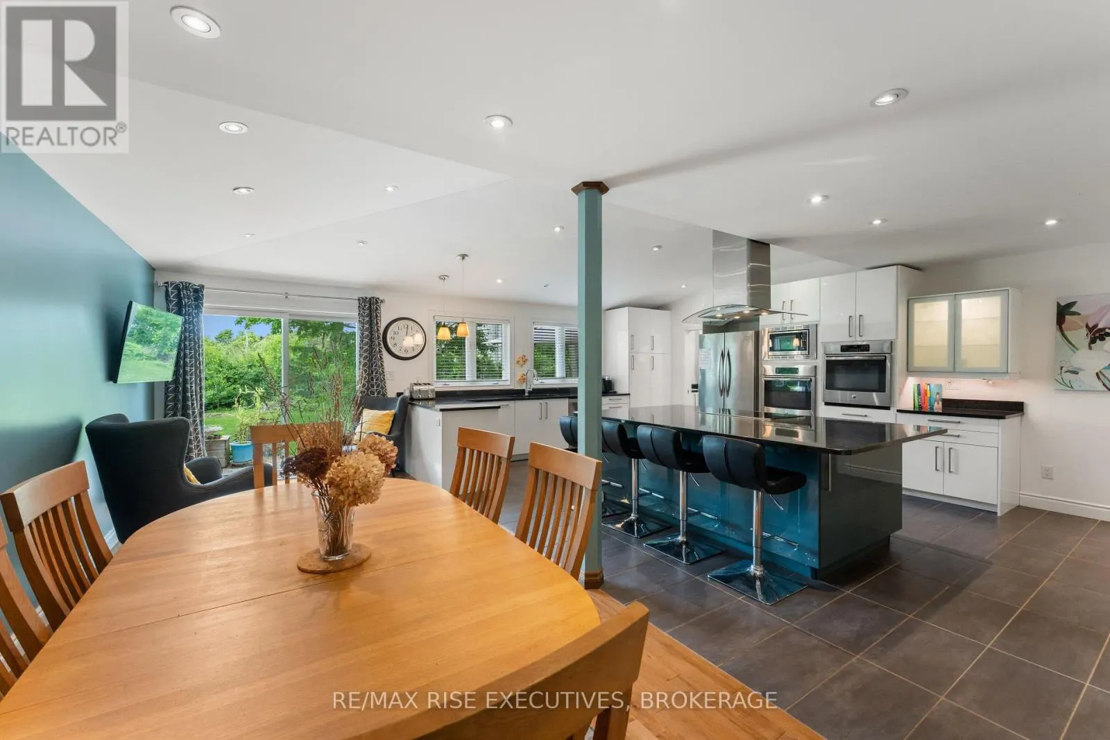 115 FAIRWAY HILL CRESCENT