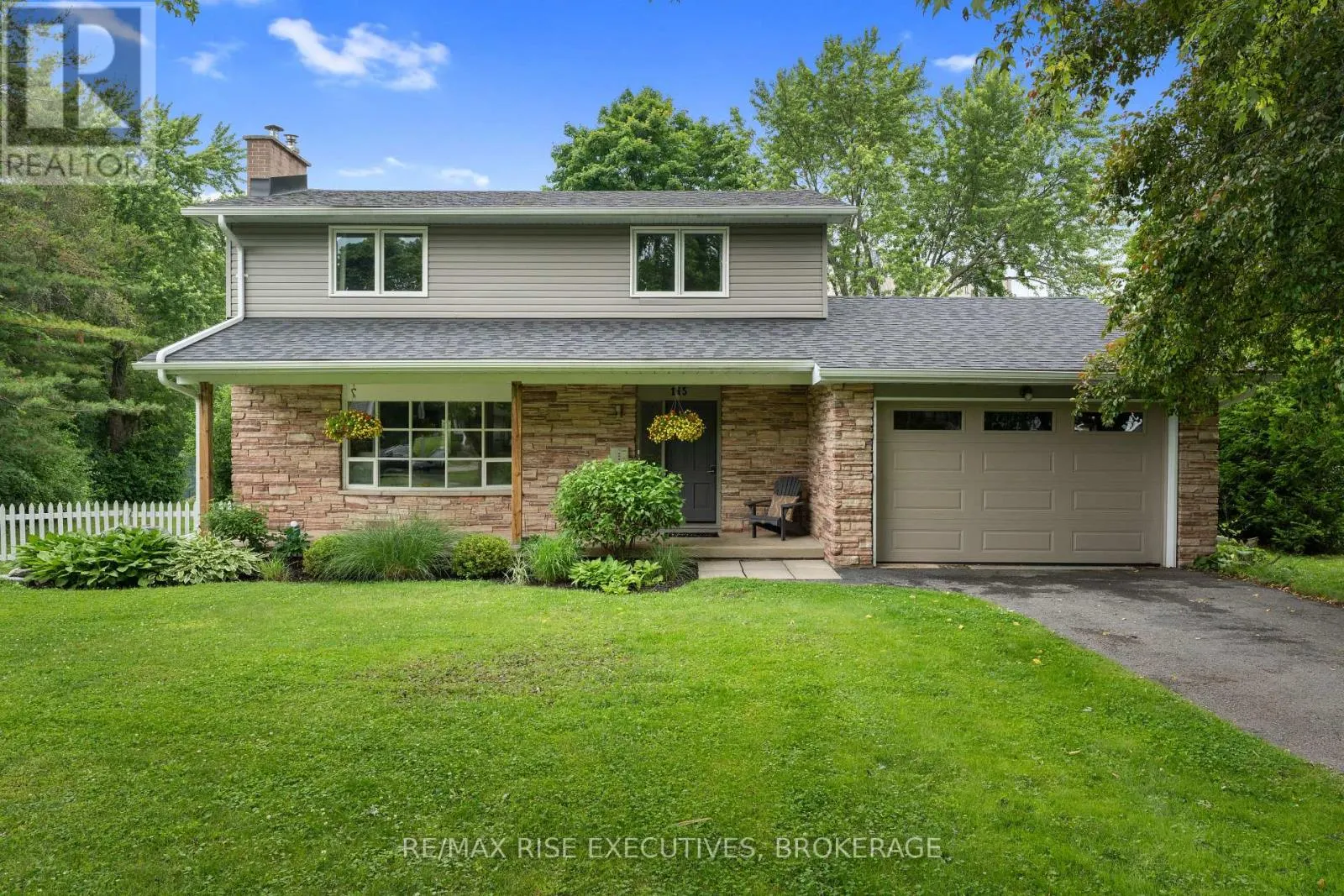 115 FAIRWAY HILL CRESCENT